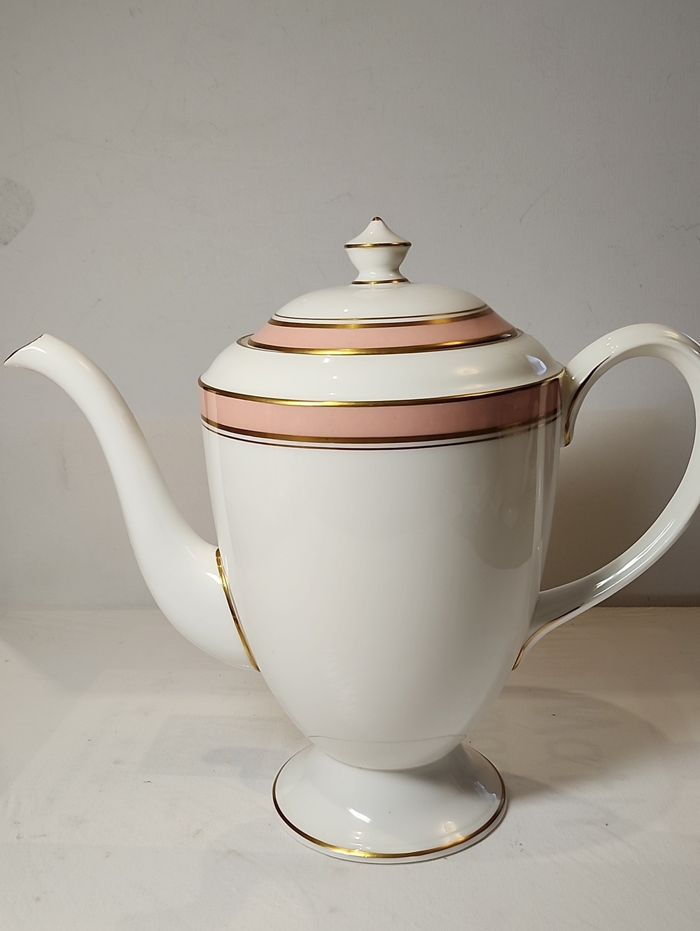 Royal Worcester White Fine Bone China Coffee teaPot- Howard